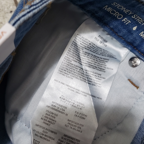 Volcom Jean Shorts. Size 26 - Picture 6 of 7